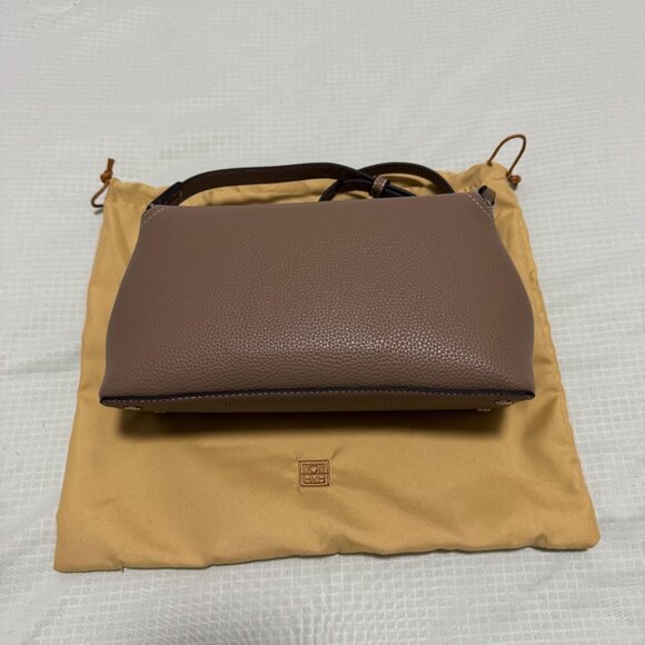 T-Lock grained-leather clutch taupe - Picture 6 of 8